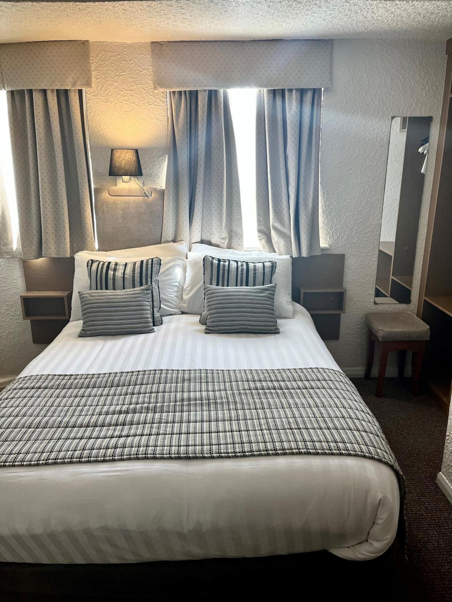 Clifton Court 2* Блэкпул
